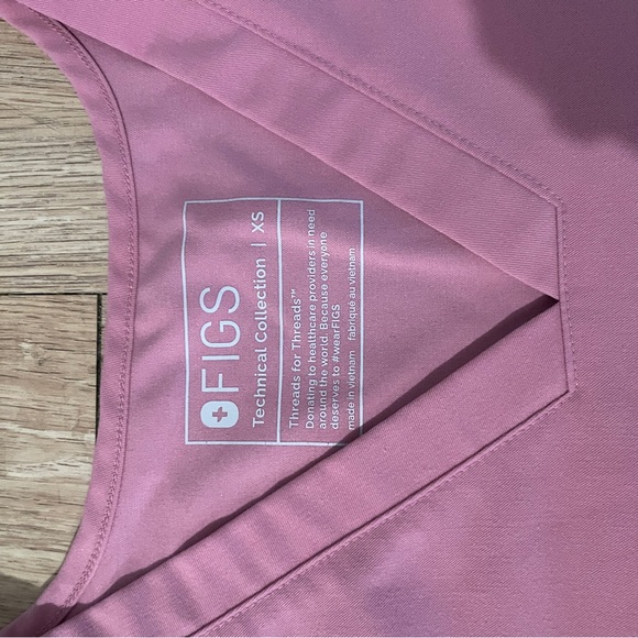 Figs chalk pink scrub top - Picture 5 of 6